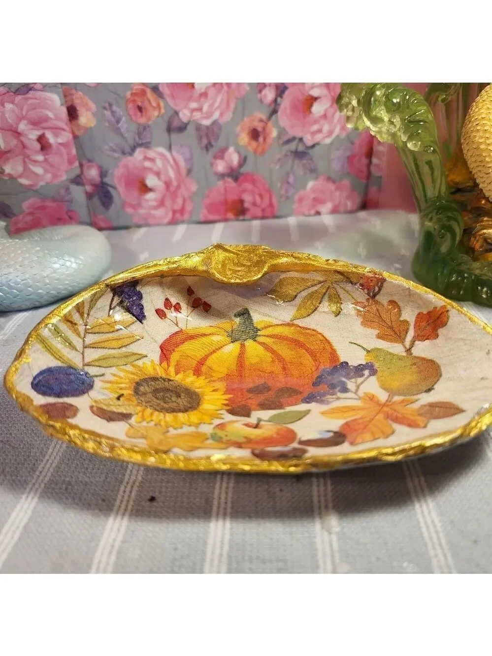 DECOUPAGE CLAM SHELL DECOUPAGE TRINKET DISH WITH FALL THEMES